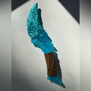 Disney Parks Na'vi Toy Light Up Knife Avatar The Way of Water Blue Crystal Knife